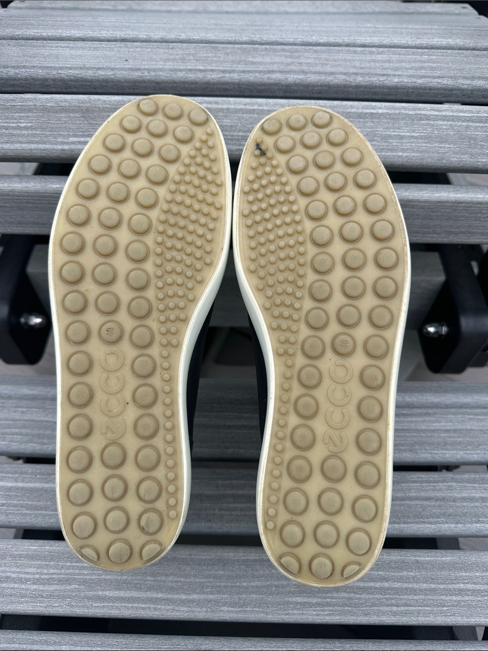 ecco Black Leather Low-Top Sneakers with tan heel tab for nice contrast - Picture 3 of 7